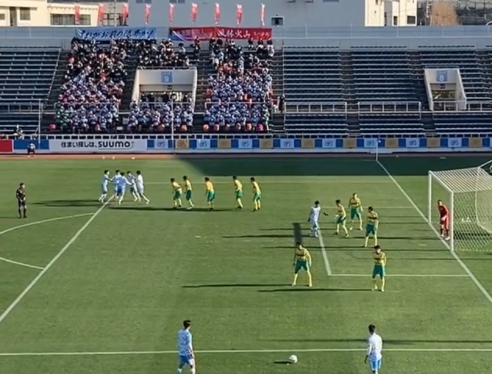 Asta este ultima schemă nebună din fotbal! Au &icirc;nceput să danseze &icirc;n cerc, fix &icirc;nainte de lovitura liberă și au &icirc;nscris&nbsp;