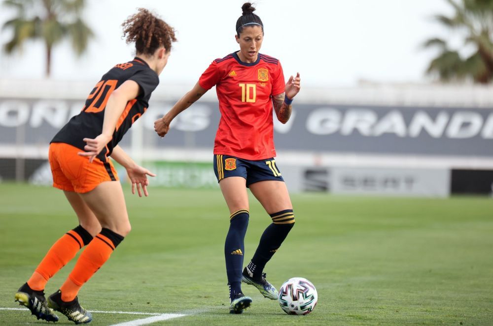 Lewandowski în variantă feminină! Golghetera absolută a lumii este plină de tatuaje și joacă la Barcelona_2