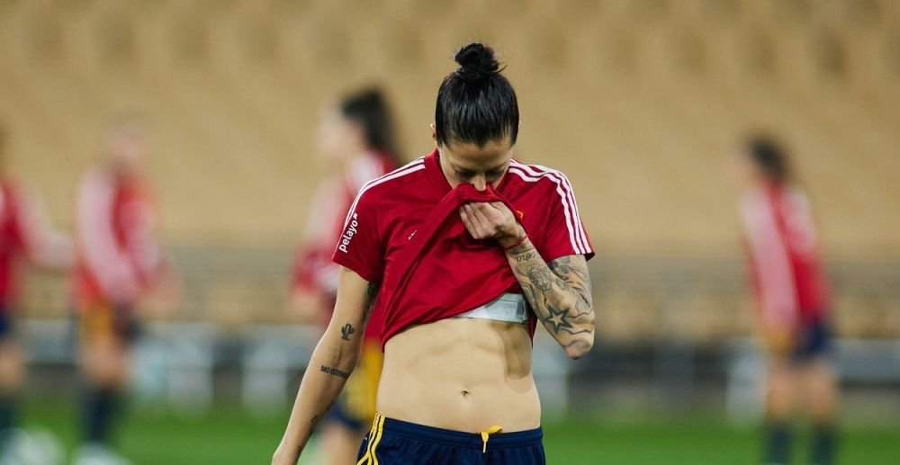 Lewandowski în variantă feminină! Golghetera absolută a lumii este plină de tatuaje și joacă la Barcelona_10