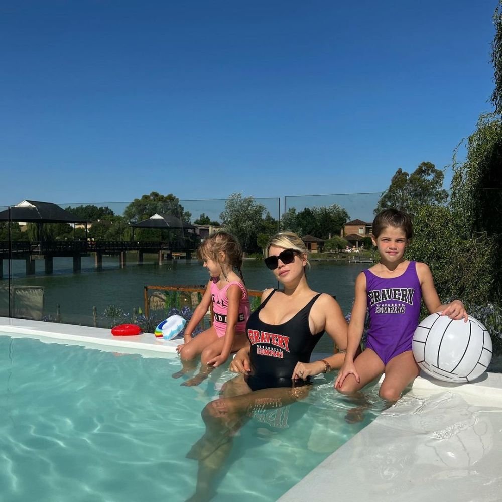 Wanda și Mauro Icardi, imagini explozive din vacanță. El a impresionat cu tatuajele, ea cu formele generoase_5