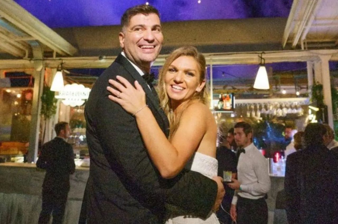 “Unii cu sapa... alţii cu mapa...”. Cum s-au pozat Simona Halep și Toni Iuruc în prima zi din 2022_9