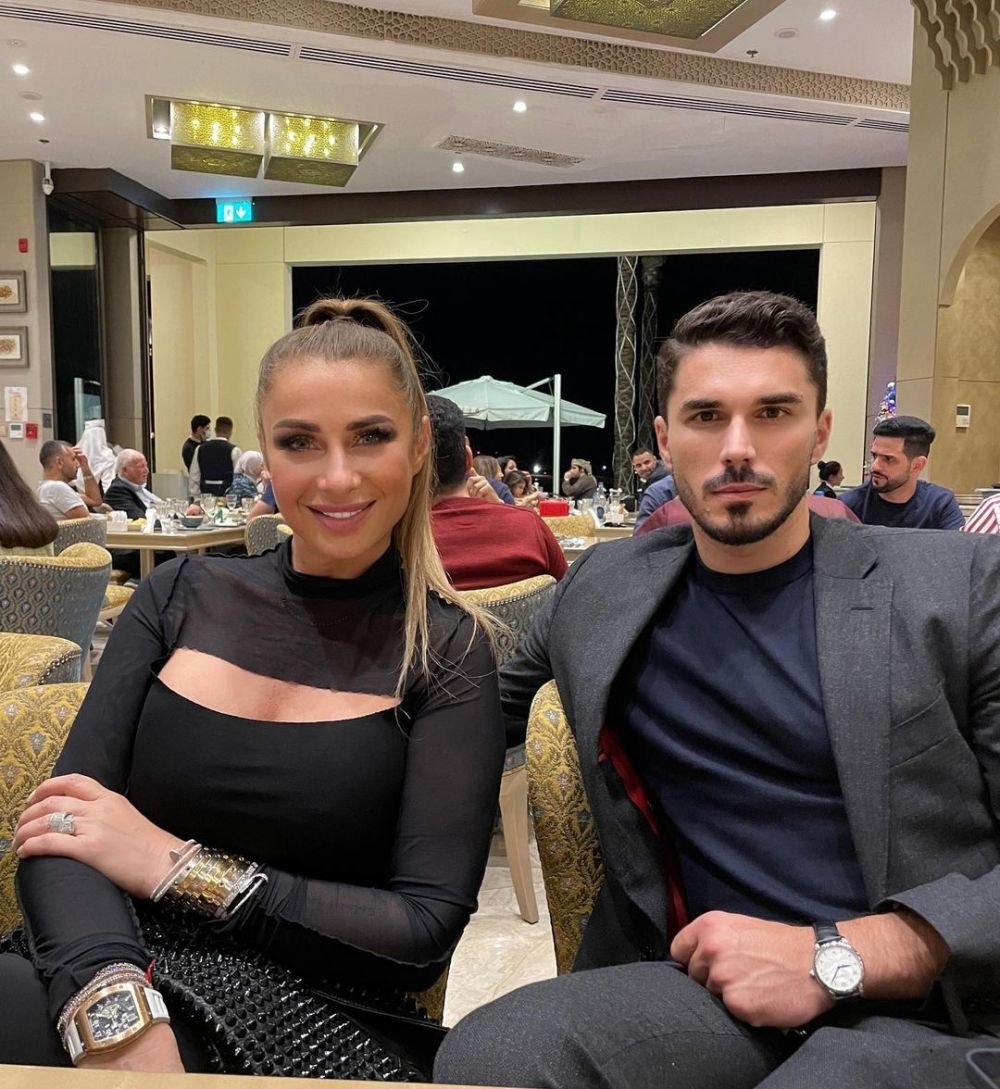 Cine e tânărul misterios cu care s-a pozat Anamaria Prodan de Revelion? Impresara a dezvăluit tot: 
