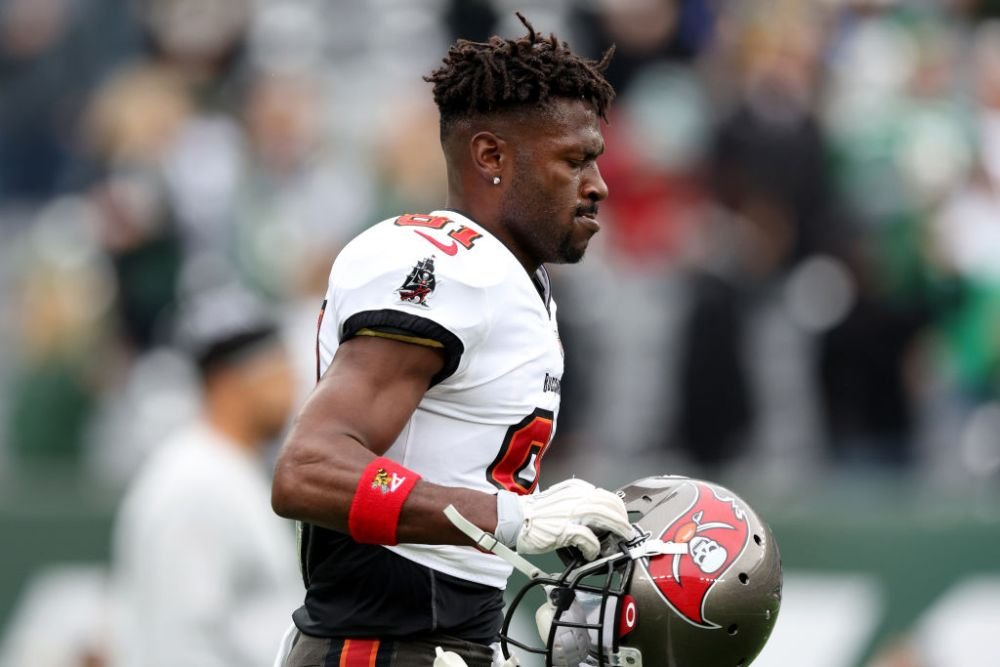 Momente incredibile în NFL! Jucătorul suspendat în urmă cu o lună, din cauza certificatului fals, a fost dat afară după ce a plecat de pe teren în timpul meciului_3