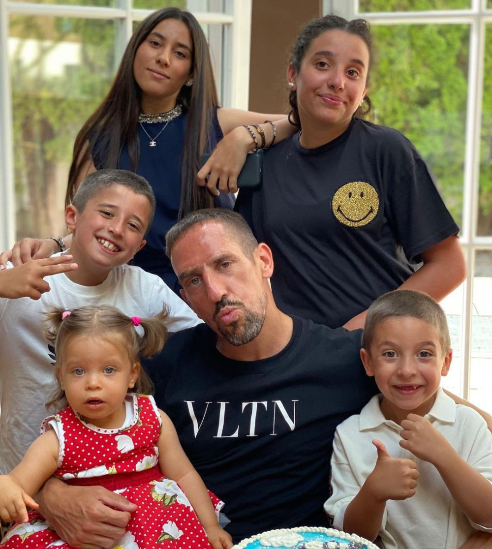 Nu doar impresarii le decid viitorul fotbaliștilor! Soția lui Ribery i-a blocat acestuia transferul la Real Madrid