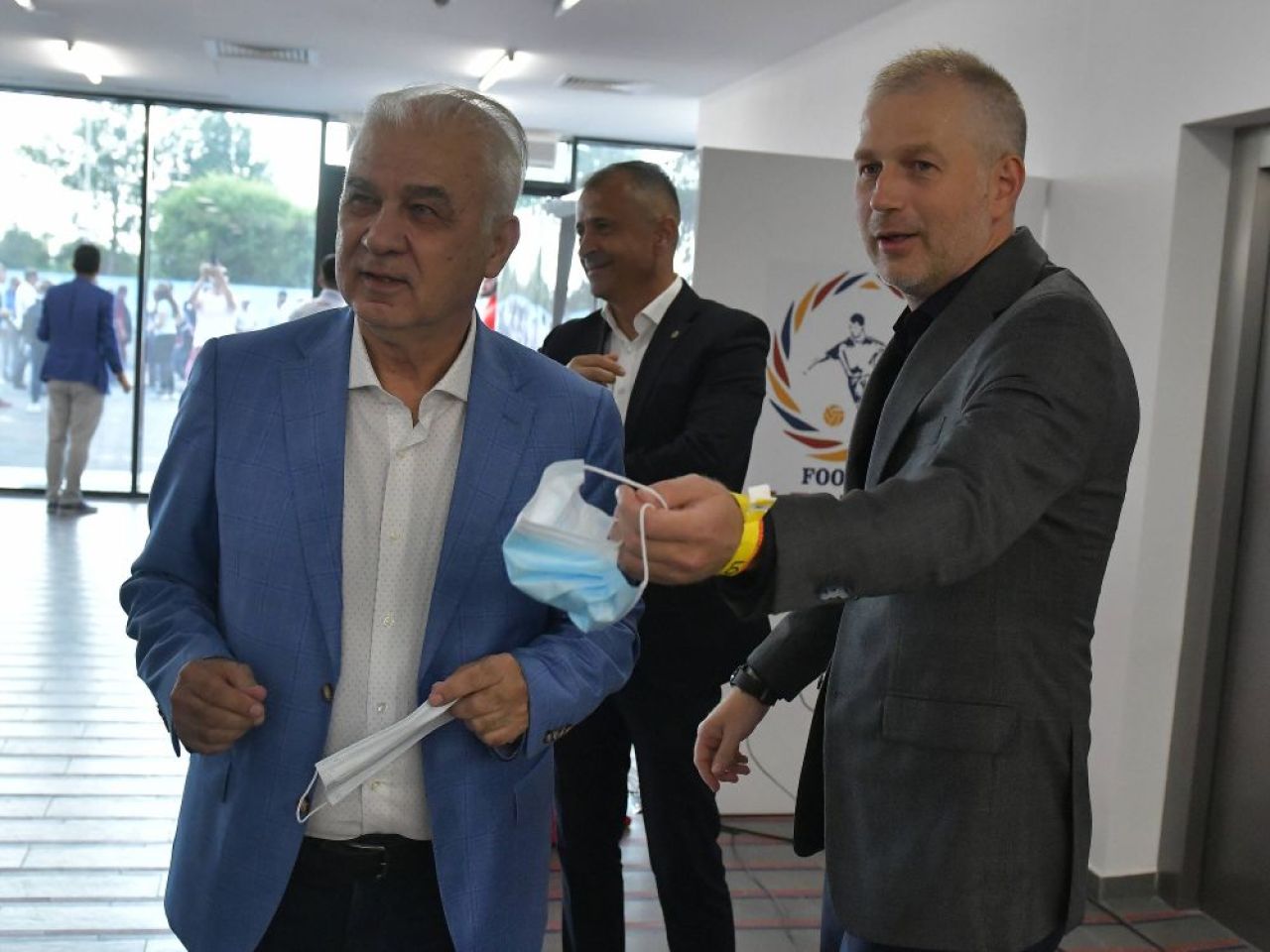 Steaua caută LĂCĂTUȘ! Clubul Sportiv al Armatei face angajări pe Facebook :)_12