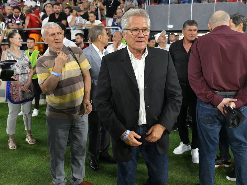 Steaua caută LĂCĂTUȘ! Clubul Sportiv al Armatei face angajări pe Facebook :)_14