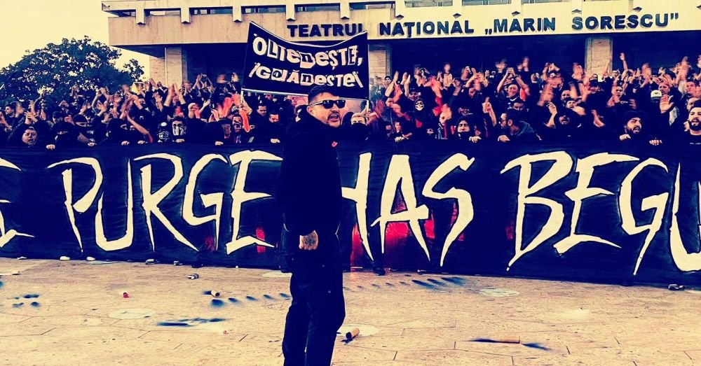 Napoli a sosit în Craiova, dar Peluza Sud îl face viața un calvar! Ultrașii au protestat și au umplut străzile din Bănie _5