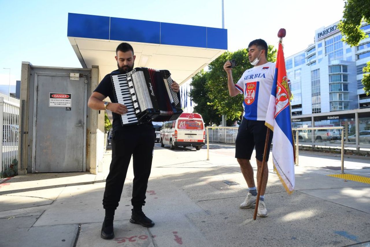 Presa din Serbia se revoltă după ce Djokovic a fost interzis în Australia: