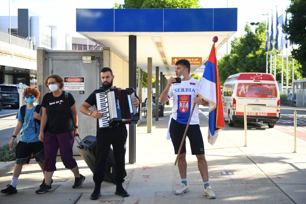 Presa din Serbia se revoltă după ce Djokovic a fost interzis în Australia: 