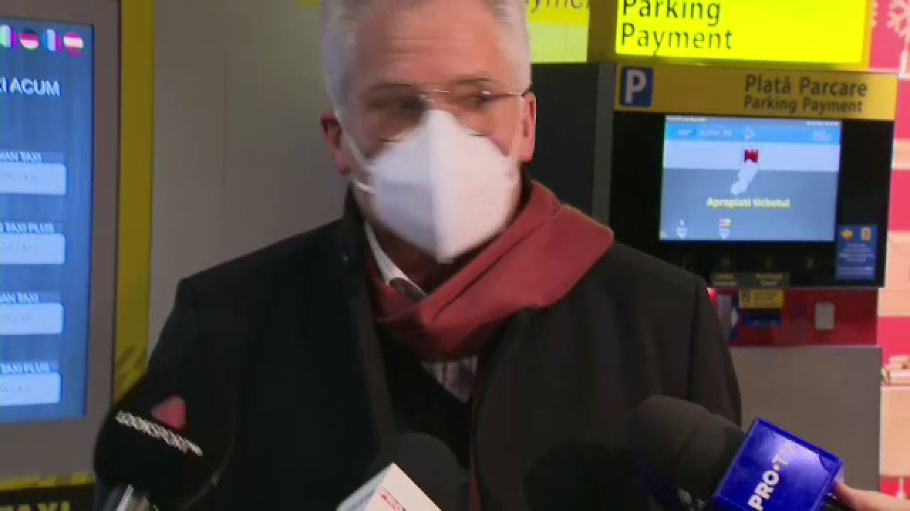 ”V-am adus cadouri”. Boloni, primele declarații după sosirea în România. Urmează negocierile cu FRF_4
