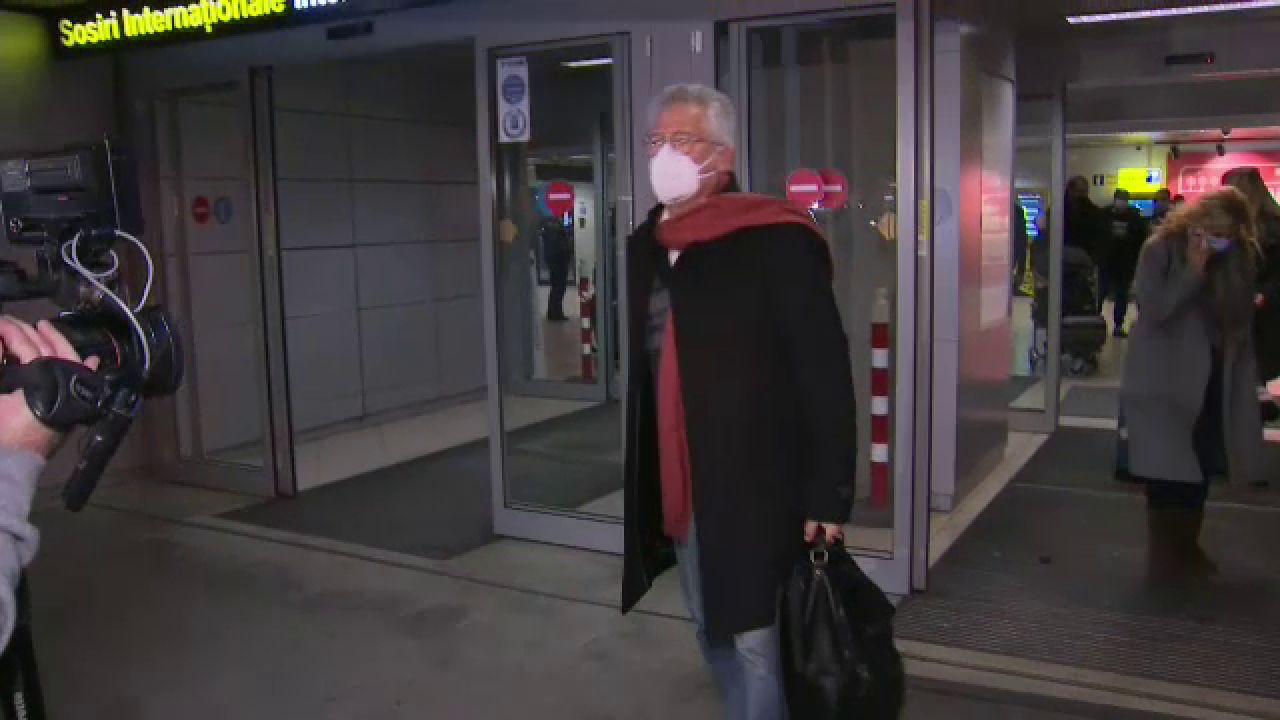 ”V-am adus cadouri”. Boloni, primele declarații după sosirea în România. Urmează negocierile cu FRF_8