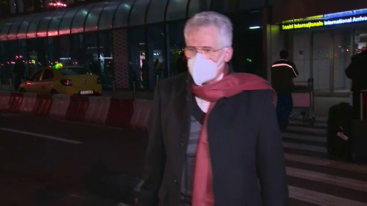 ”V-am adus cadouri”. Boloni, primele declarații după sosirea în România. Urmează negocierile cu FRF_10