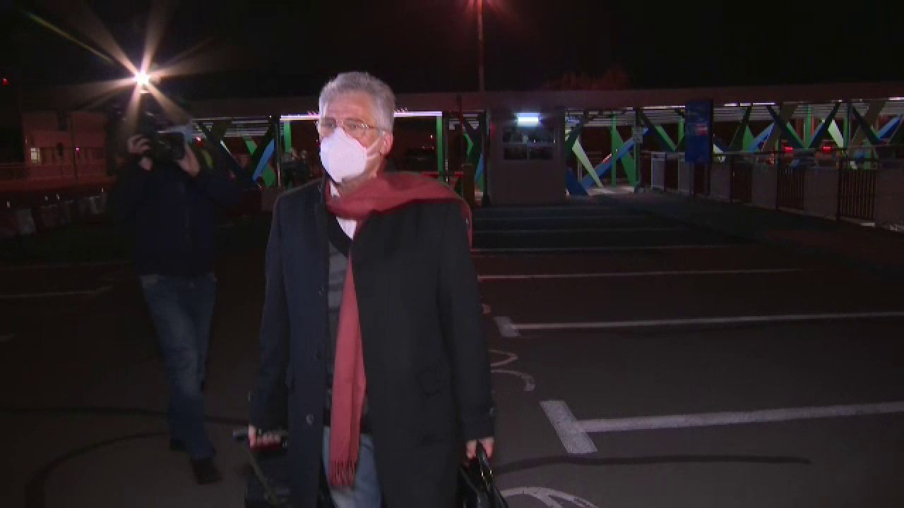 ”V-am adus cadouri”. Boloni, primele declarații după sosirea în România. Urmează negocierile cu FRF_11