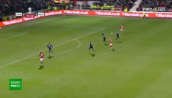 Min 78: GOOOL Swindon Town! McKirdy scapă singur spre poartă și îl învinge pe Steffen cu un șut la colțul scurt!