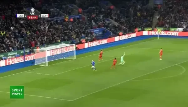 GOOOOL LEICESTER! Barnes reușește să înscrie, golul este verificat cu VAR și ulterior validat