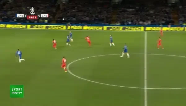 GOL Chesterfield! Asante marchează golul de onoare al oaspeților, după o respingere a lui Bettinelli.