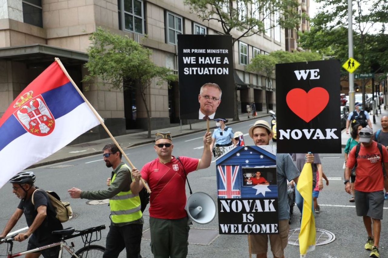 Cu ce pancarte au ieșit pe străzi, în Sydney, fanii lui Novak Djokovic _2