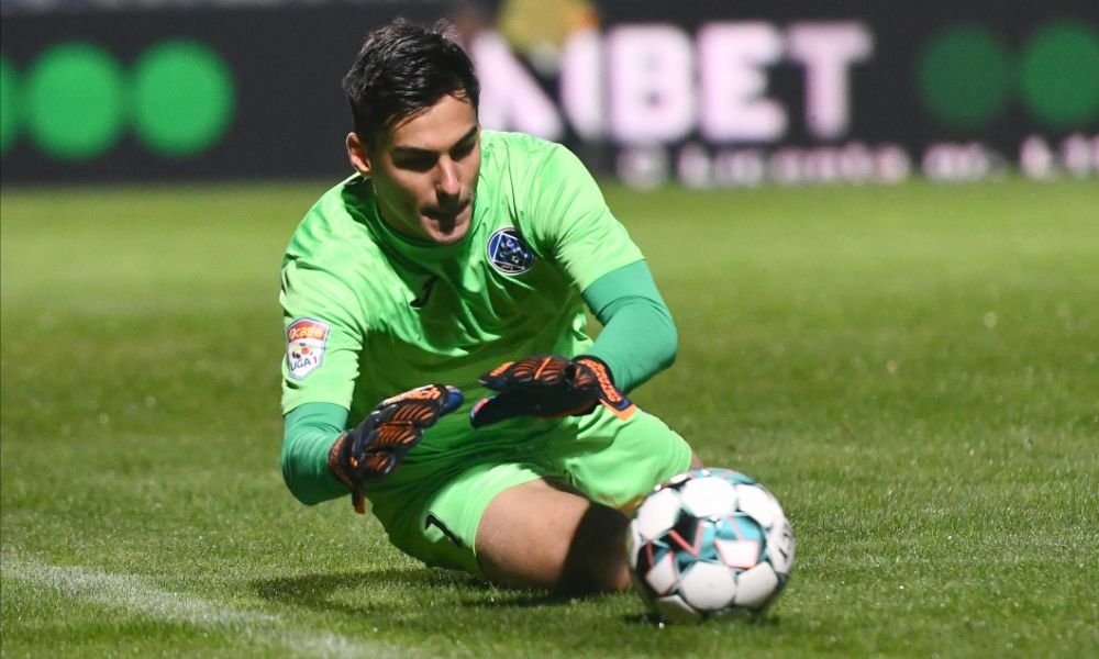 FCSB a ratat transferul unui portar atipic! Jucătorul are două facultați și ascultă muzica rock_2
