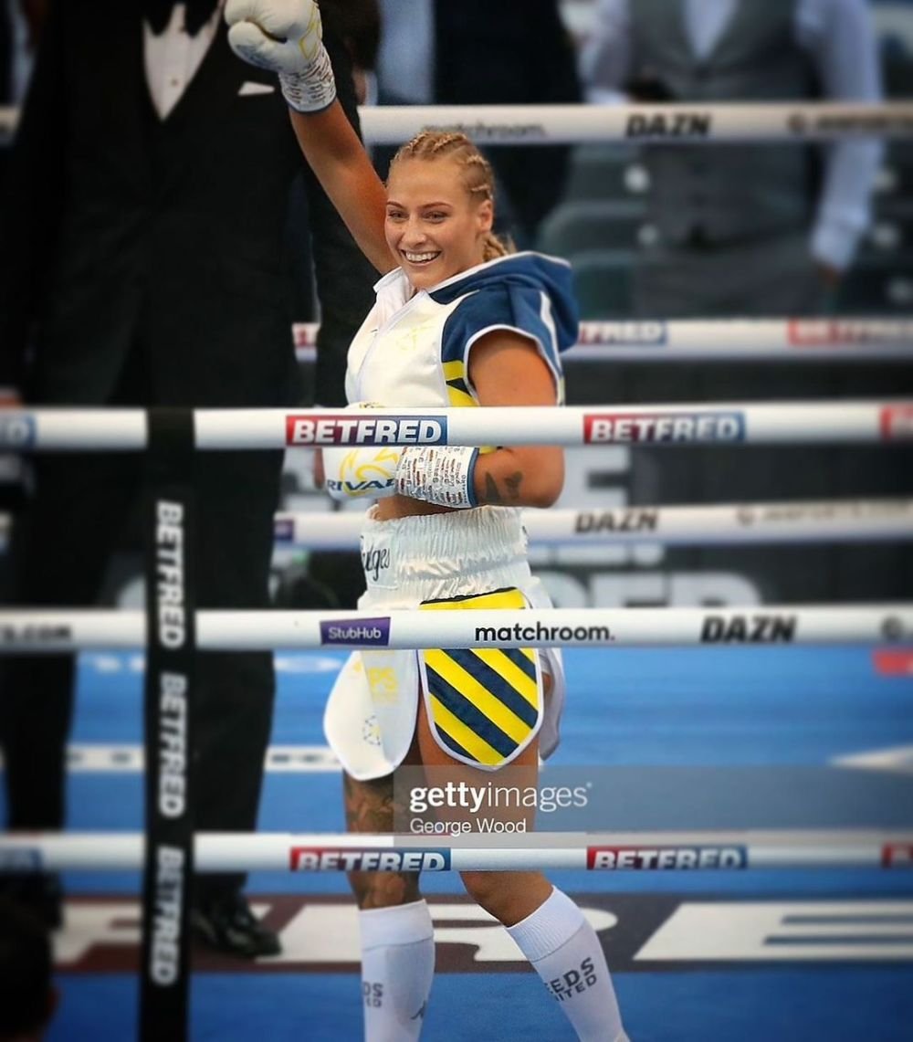 Sportiva care face senzație cu decolteul său: „La naiba, Pfizer! Mi s-au mărit sânii” _4