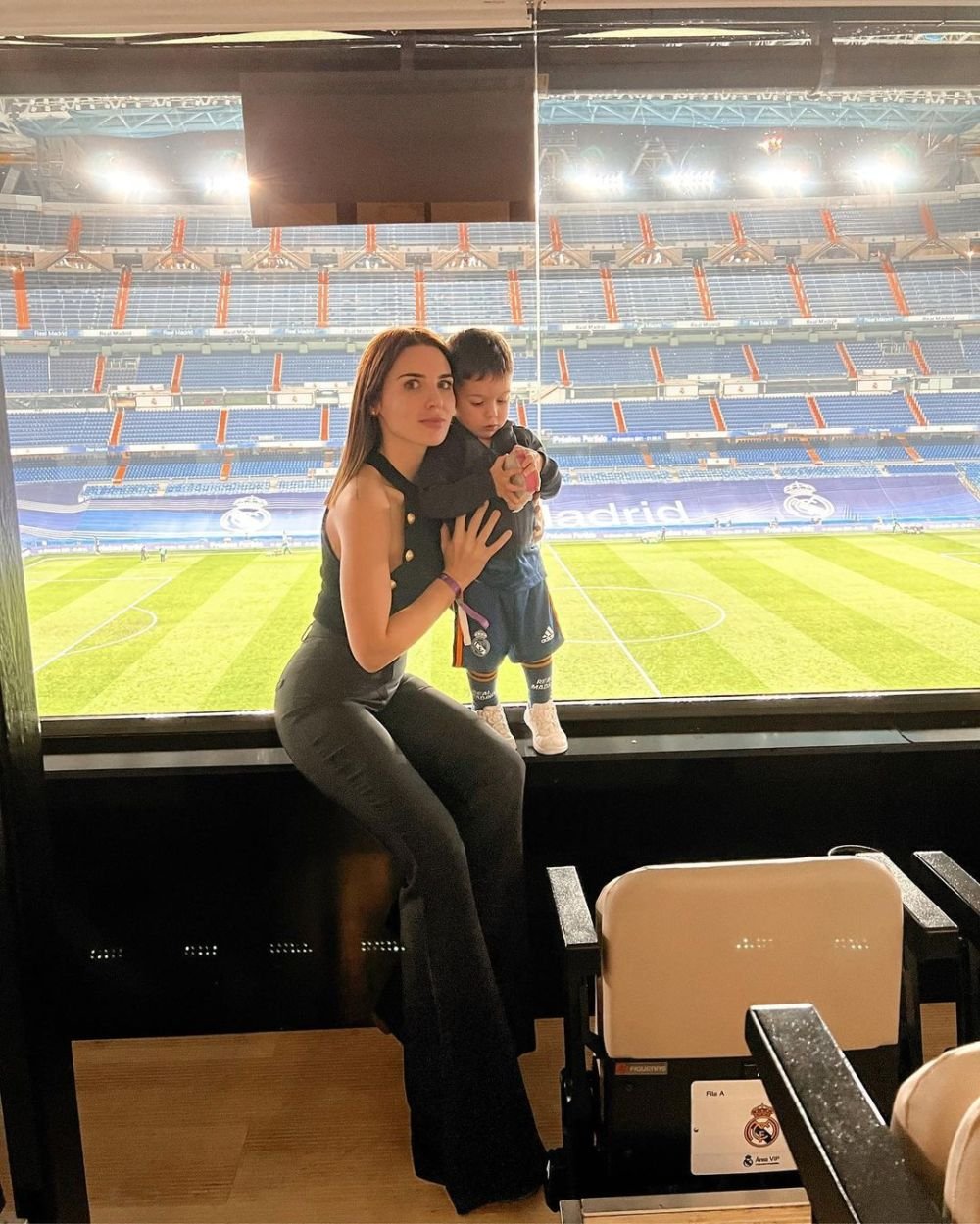 S-a dezbrăcat de bucurie! Iubita lui Valverde a renunțat la tricou după golul decisiv marcat de iubitul ei în El Clasico_24