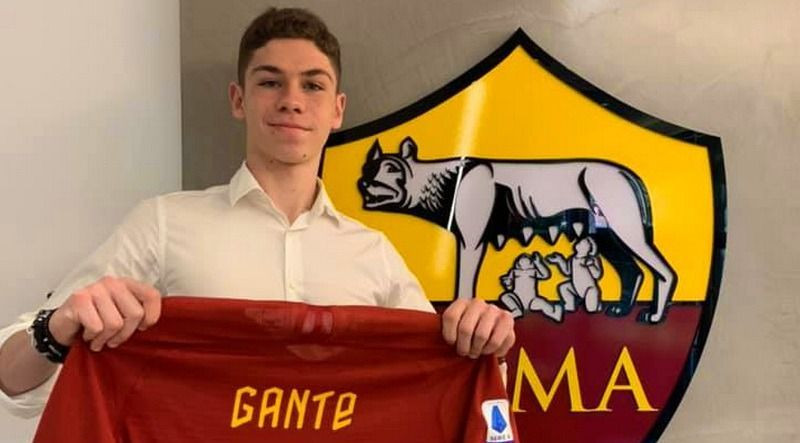 Am cu ce! A debutat la seniori la 14 ani, acum joacă la AS Roma și este premiant la Olimpiada de Matematică