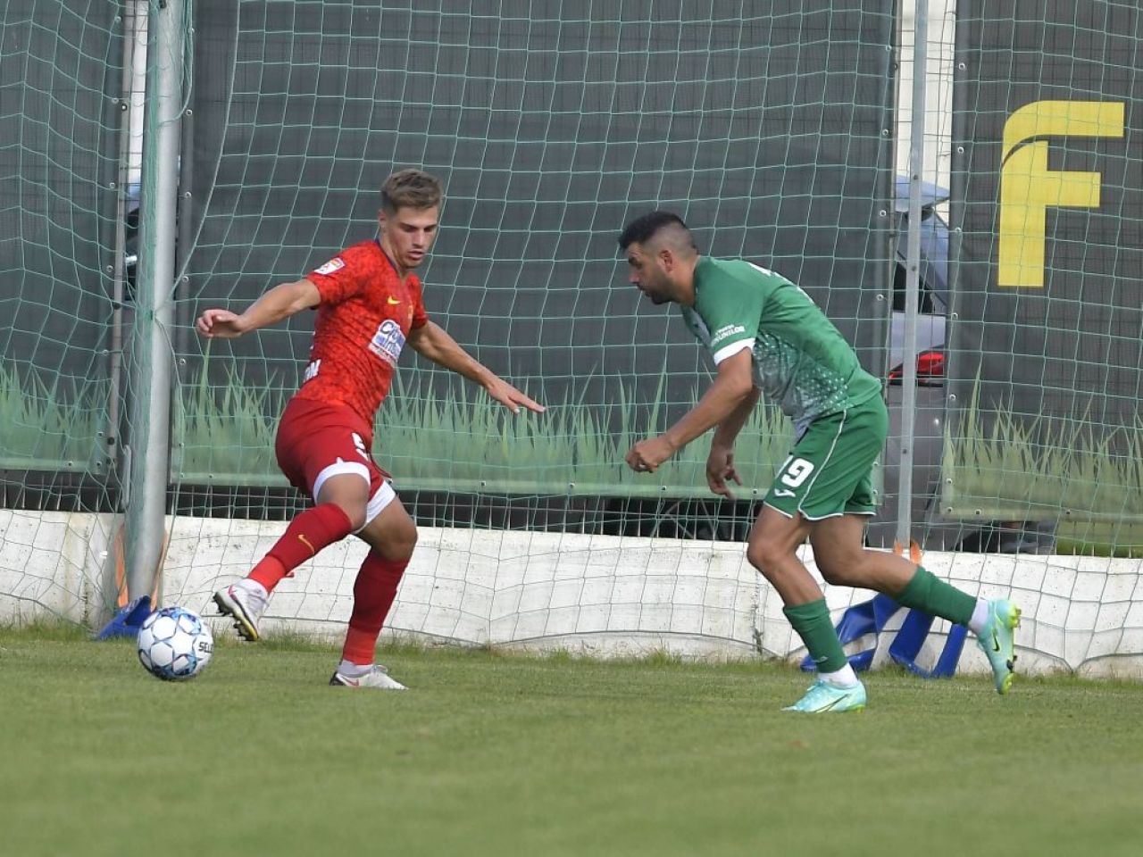 Doi jucători români, foști la FCSB, sunt lideri într-un campionat din Europa cu mult peste Liga 1!_7