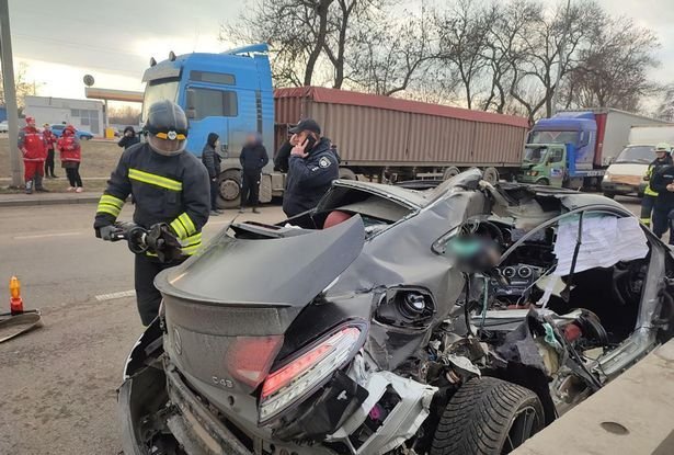 Tragedie pentru un fotbalist! Soția lui a murit într-un accident de mașină horror! Imagini incredibile cu mașina, de la locul incidentului _39