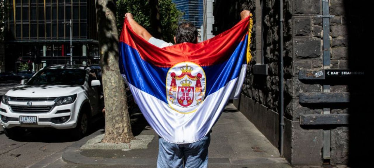 Show pe străzile din Melbourne, chiar lângă tribunalul unde Djokovic este judecat! Ce au putut să facă sârbii _19