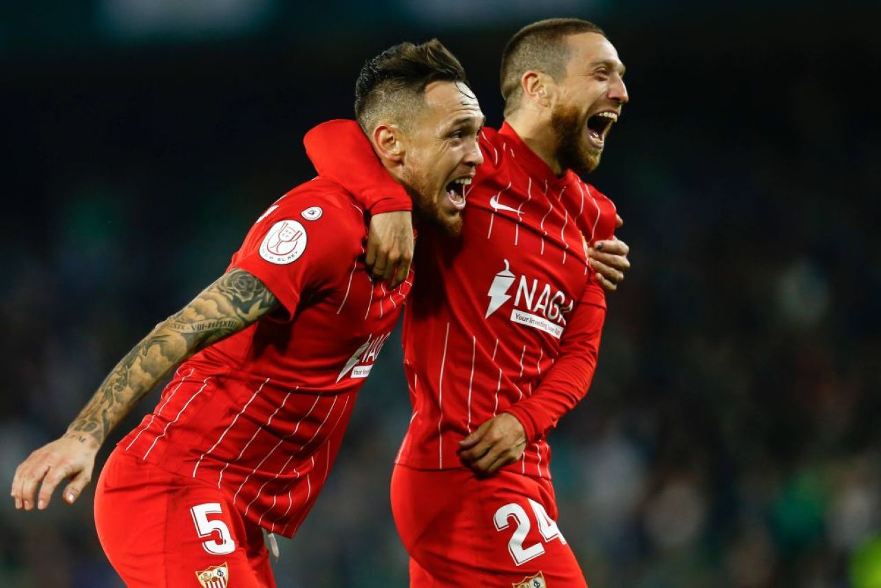 Scandal major în Cupa Spaniei la meciul Real Betis - Sevilla! Fekir a înscris din corner, dar partida a fost suspendată după ce un jucător a fost lovit în cap cu un obiect aruncat de fani_6