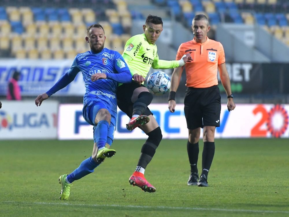 Dan Petrescu aduce atacanți pe bandă rulantă la CFR! Noua achiziție a clujenilor vine din Liga 1 _2