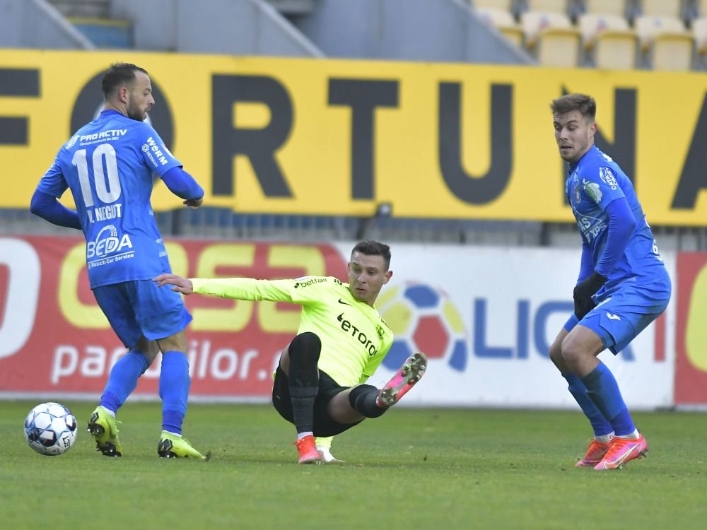Dan Petrescu aduce atacanți pe bandă rulantă la CFR! Noua achiziție a clujenilor vine din Liga 1 _3