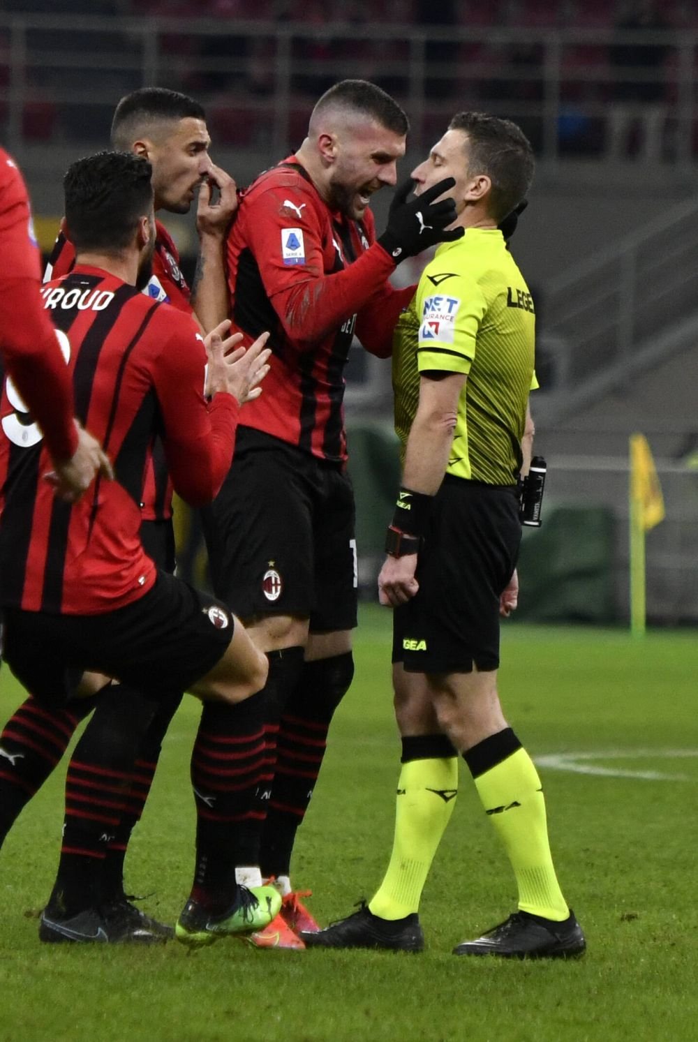 Eroare gravă în meciul lui Milan! Arbitrul va primi o suspendare drastică_2