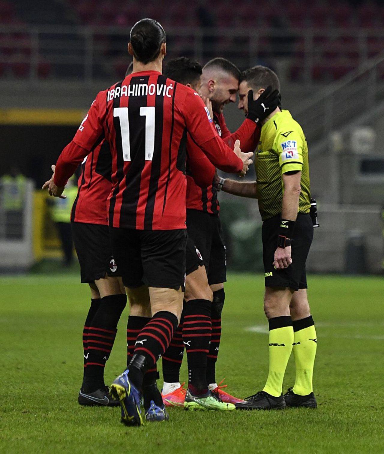 Eroare gravă în meciul lui Milan! Arbitrul va primi o suspendare drastică_4