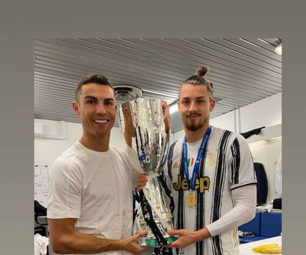 Momentul în care marele Cristiano Ronaldo a cerut o poză cu Radu Drăgușin: 