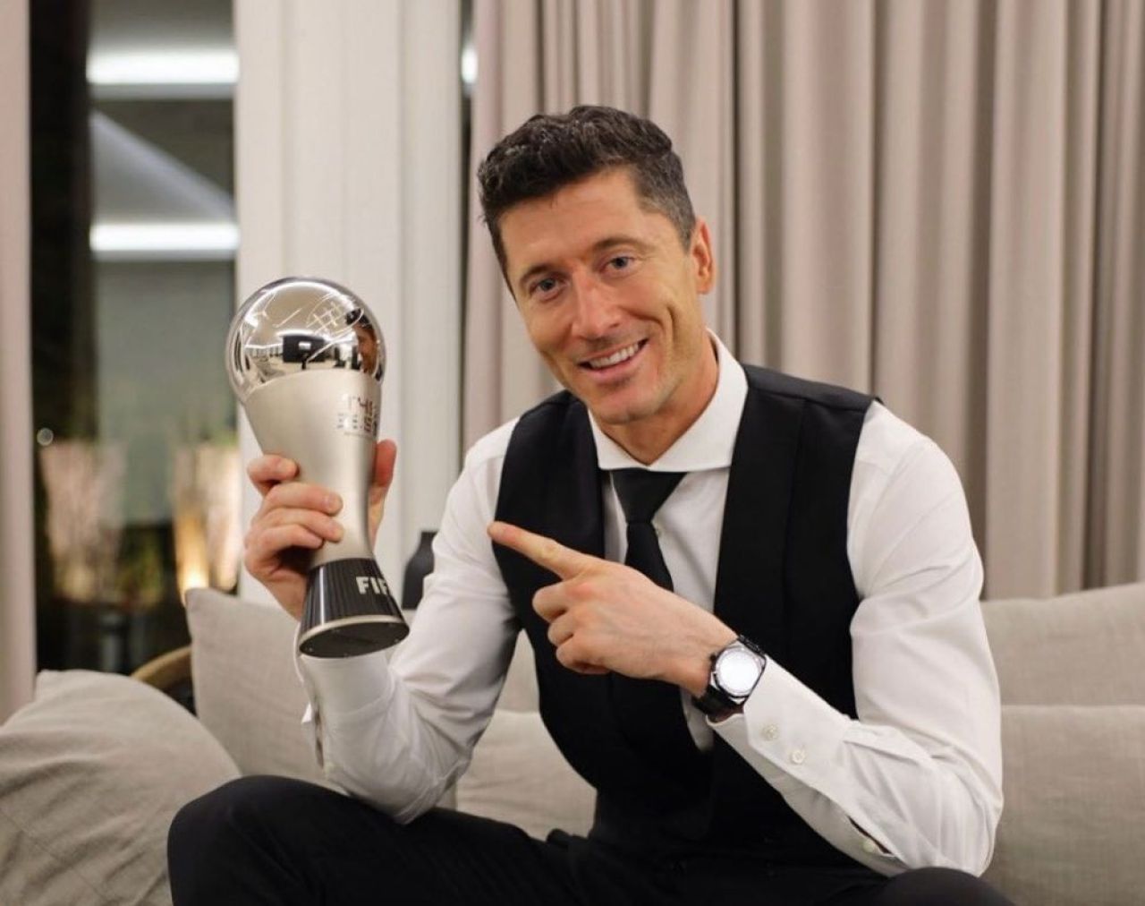 Reacția lui Lewandowski atunci când a fost întrebat despre decizia lui Messi de a nu-l vota la gala 'The Best': „Poate doar așa să-l fi enervat!”_1