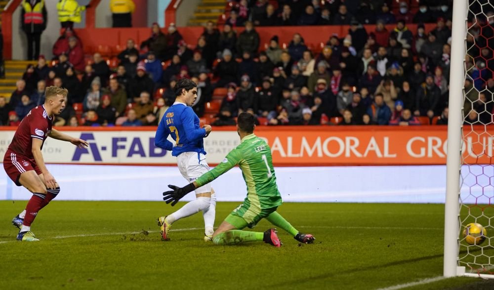 Ianis Hagi a spart gheața sub comanda lui van Bronckhorst! A înscris al doilea gol din campionat _5