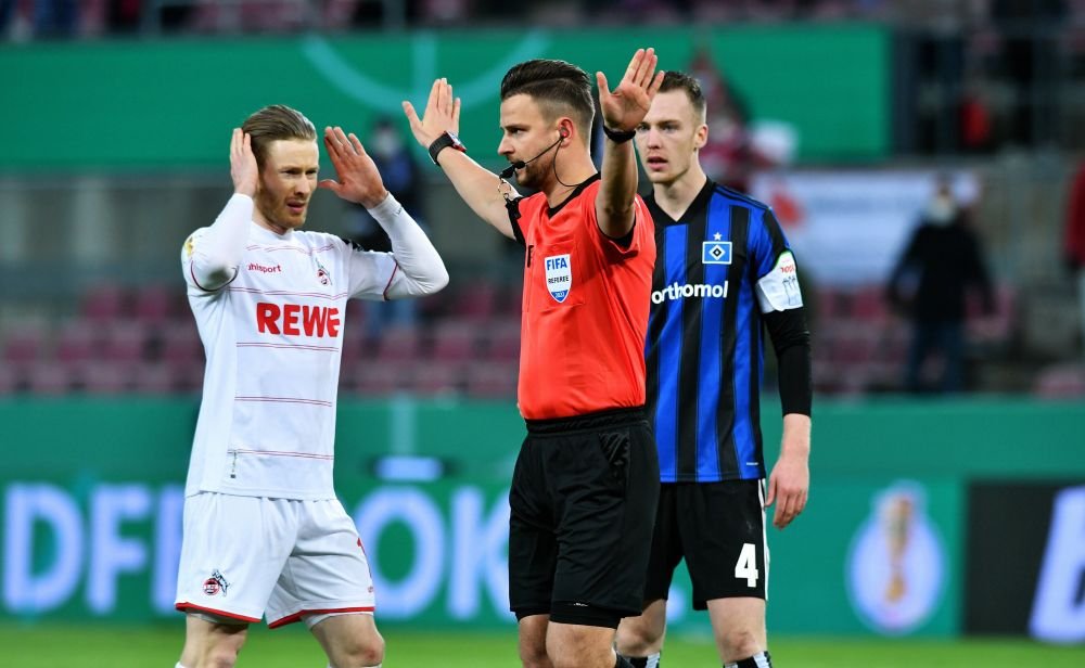 Scene incredibile în Cupa Germaniei! Arbitrul a anulat penalty-ul decisiv după ce jucătorul a atins mingea cu ambele picioare _2