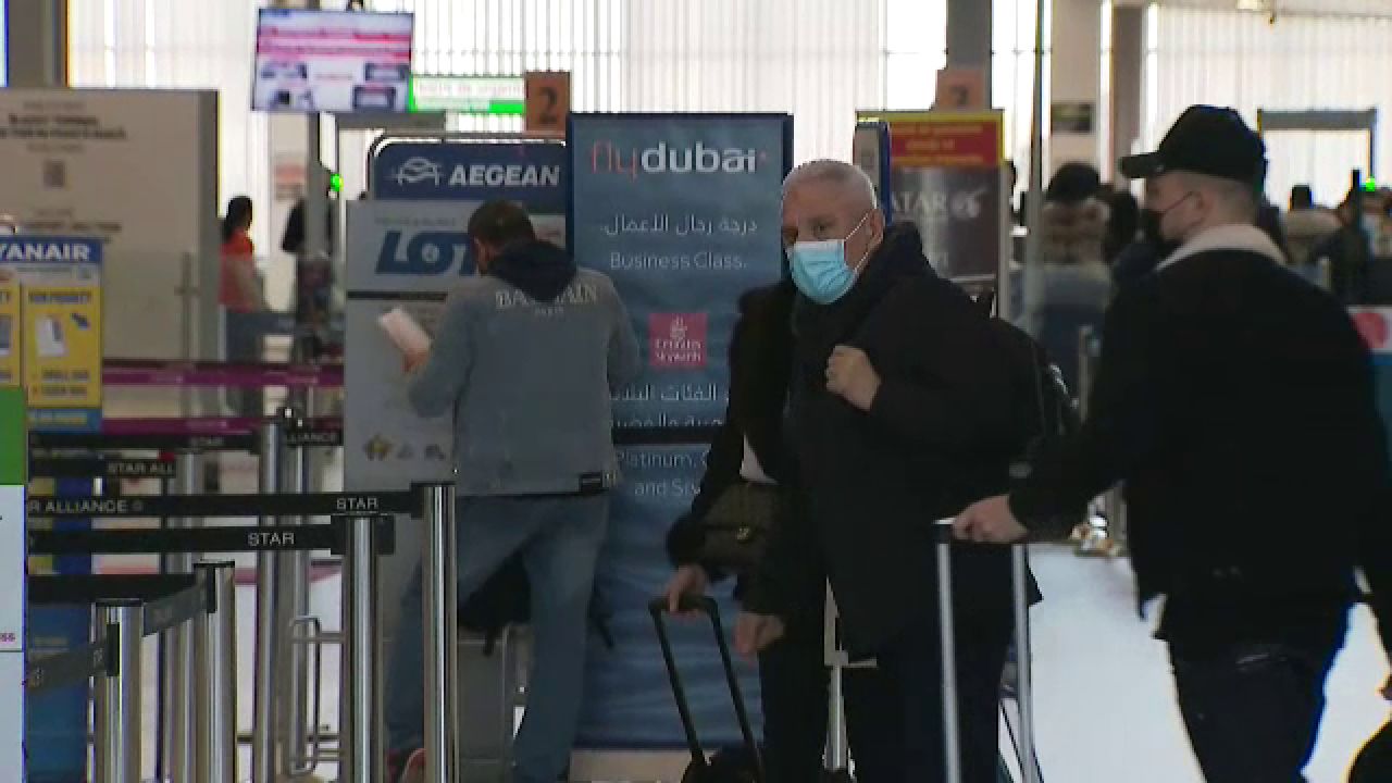 OFICIAL | Dinamo a anunțat oficial transferul lui Sorescu în Polonia. Imagini de la aeroport_1
