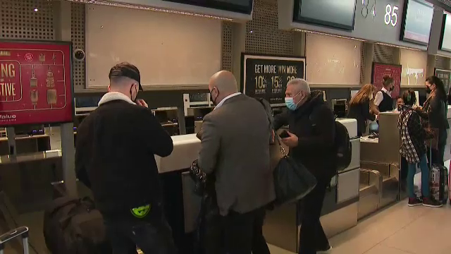 OFICIAL | Dinamo a anunțat oficial transferul lui Sorescu în Polonia. Imagini de la aeroport_5