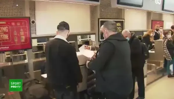 OFICIAL | Dinamo a anunțat oficial transferul lui Sorescu în Polonia. Imagini de la aeroport