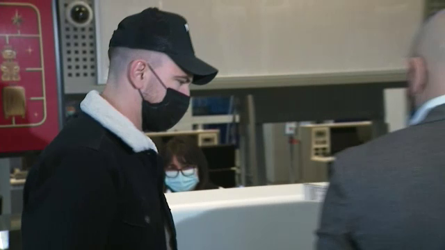 OFICIAL | Dinamo a anunțat oficial transferul lui Sorescu în Polonia. Imagini de la aeroport_19