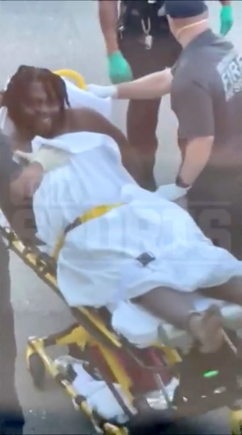 Fotbalist american, arestat după ce a ieșit dezbrăcat pe stradă și a atacat violent un polițist!_6