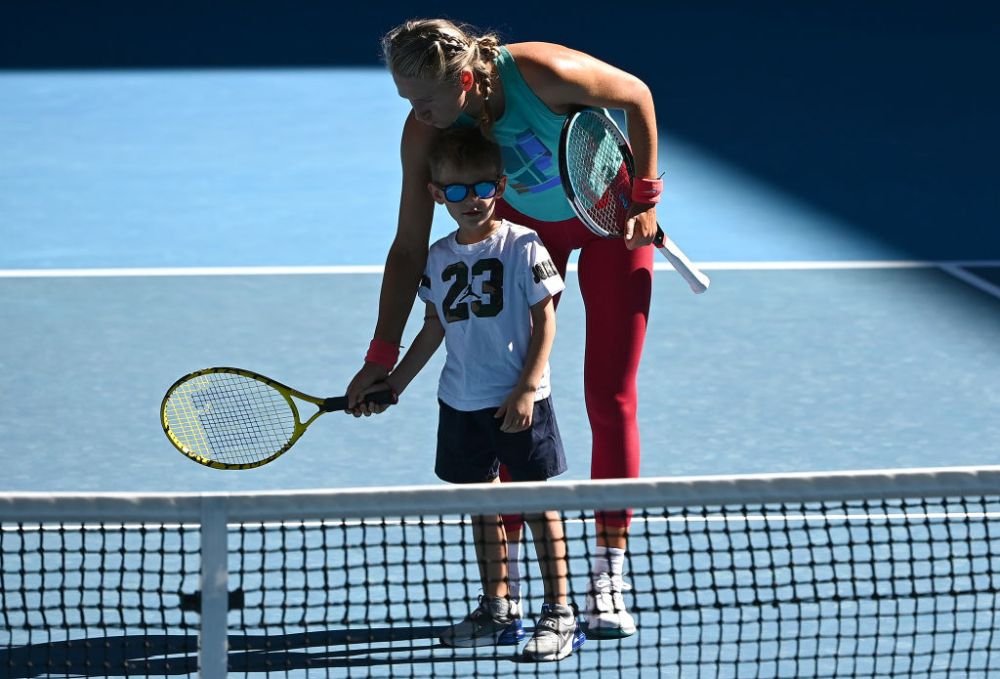 Azarenka a umilit-o pe Svitolina, scor 6-0, 6-2 și s-a prezentat la conferința de presă cu copilul în brațe_3