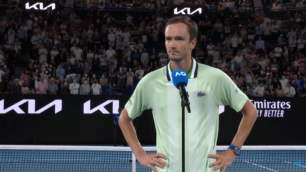 31 de ași mai târziu: „Ce vei mânca la cină?” Kyrgios: „Nu știu, omule, probabil serva lui Medvedev, direct pe gât în jos”_15