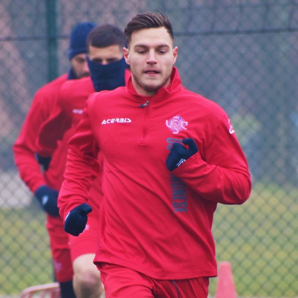 Oficial: rom&acirc;nul crescut de Manchester United a semnat &icirc;n Italia și este gata pentru Serie A!