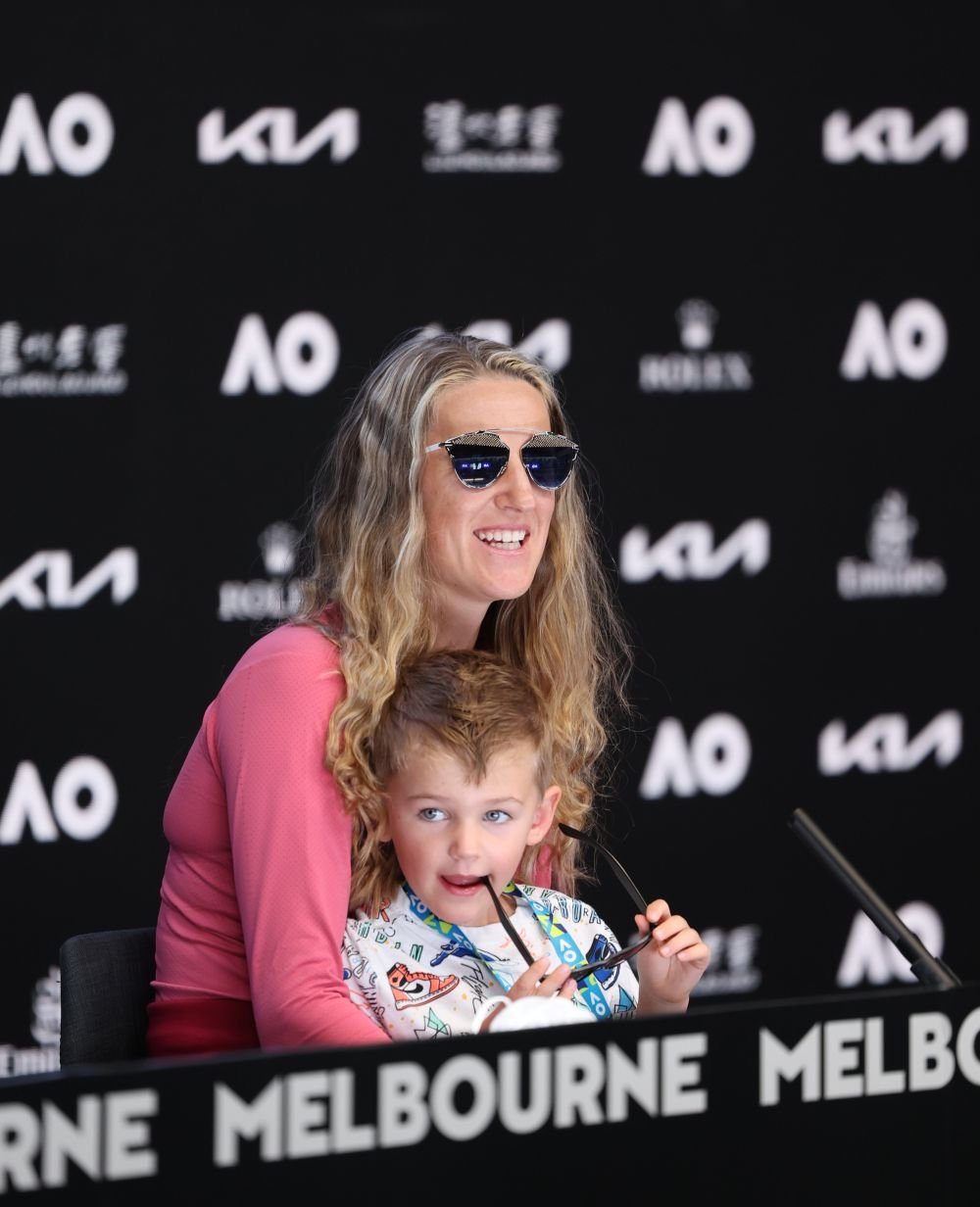 Azarenka a umilit-o pe Svitolina, scor 6-0, 6-2 și s-a prezentat la conferința de presă cu copilul în brațe_16