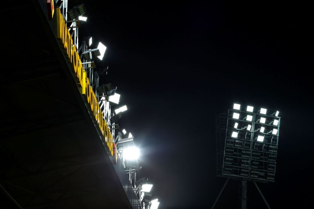 Se întâmplă și la case mai mari! A picat nocturna la un meci din Premier League. Meciul a fost întrerupt_2
