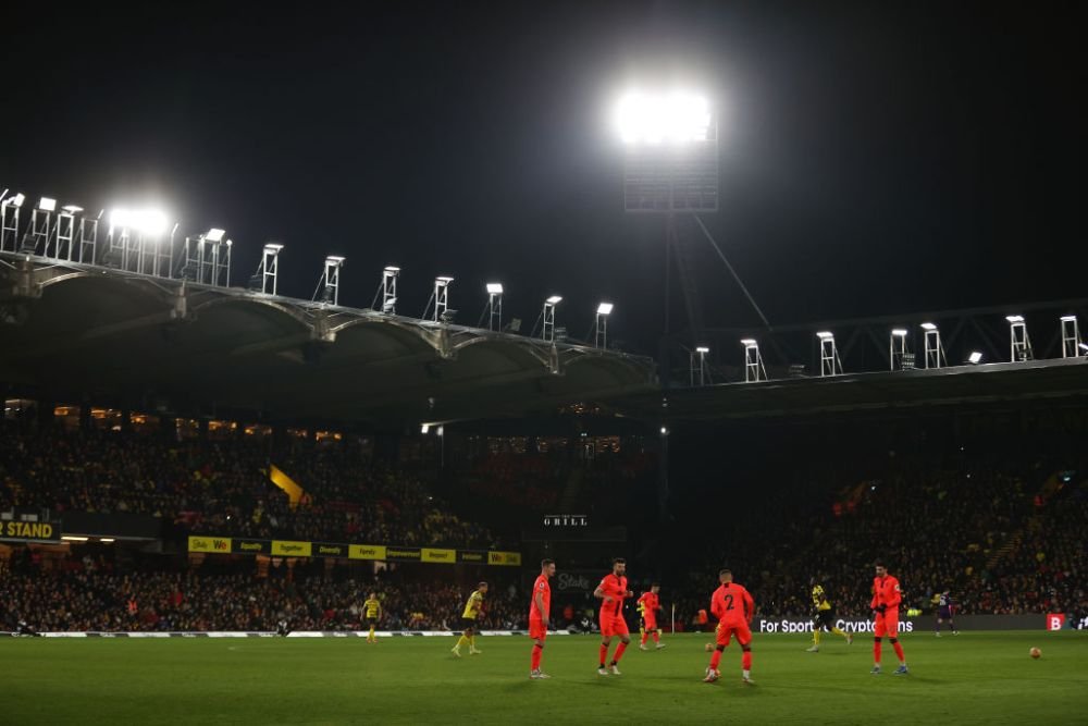 Se întâmplă și la case mai mari! A picat nocturna la un meci din Premier League. Meciul a fost întrerupt_6