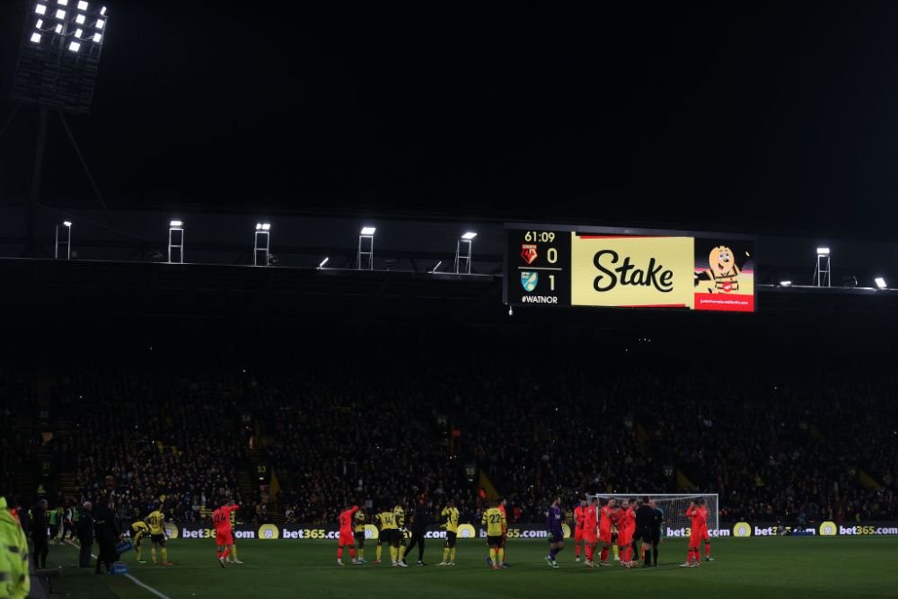 Se întâmplă și la case mai mari! A picat nocturna la un meci din Premier League. Meciul a fost întrerupt_7