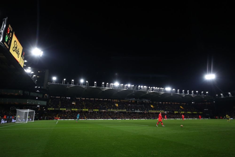 Se întâmplă și la case mai mari! A picat nocturna la un meci din Premier League. Meciul a fost întrerupt_8
